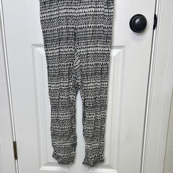 GAP Black and White Geometric Jumpsuit with Tapered Legs - Picture 5 of 7